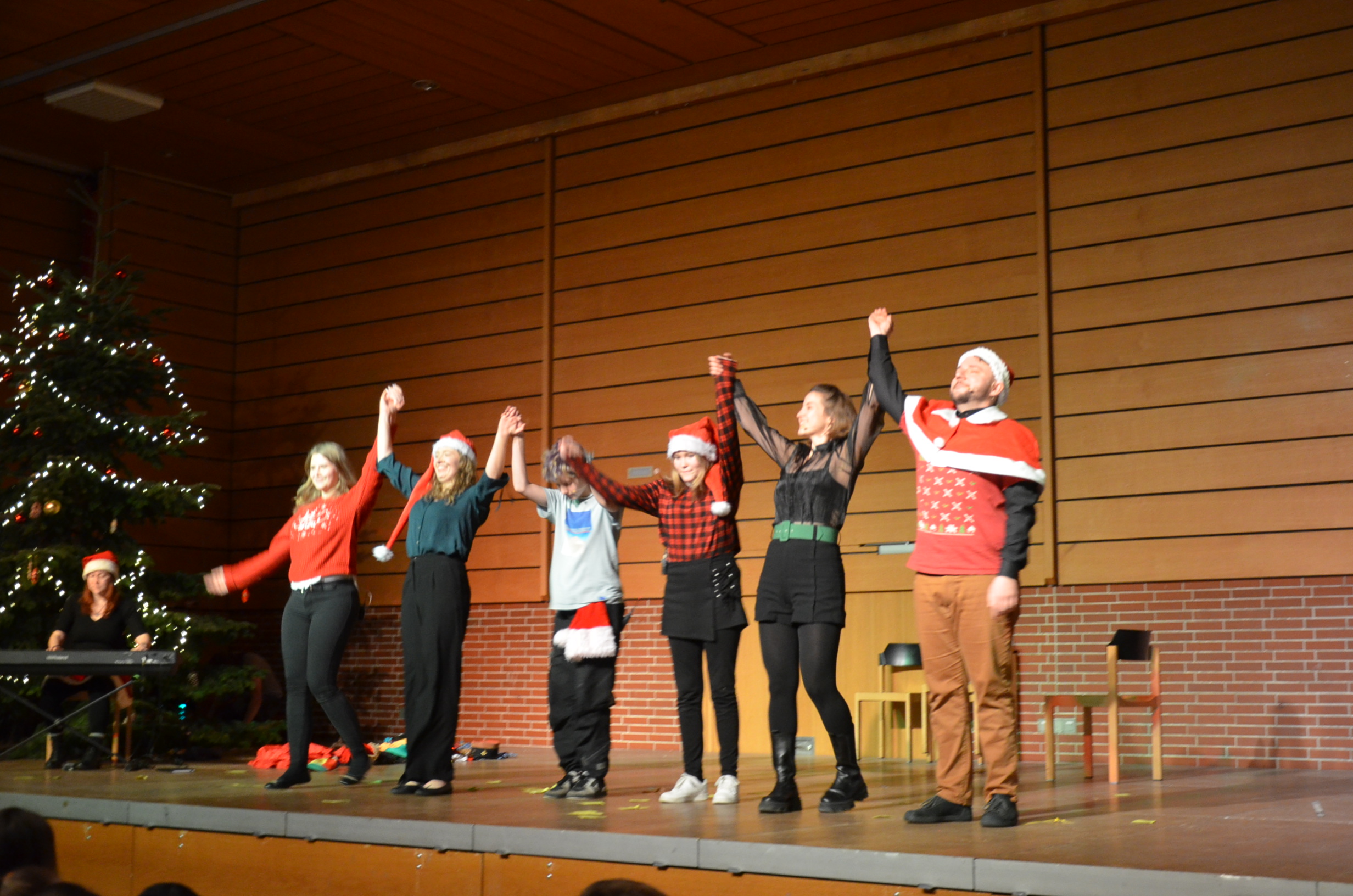 X-Mas improvisiert – Weihnachtsfeier des Mombacher Turnvereins in 7 Akten