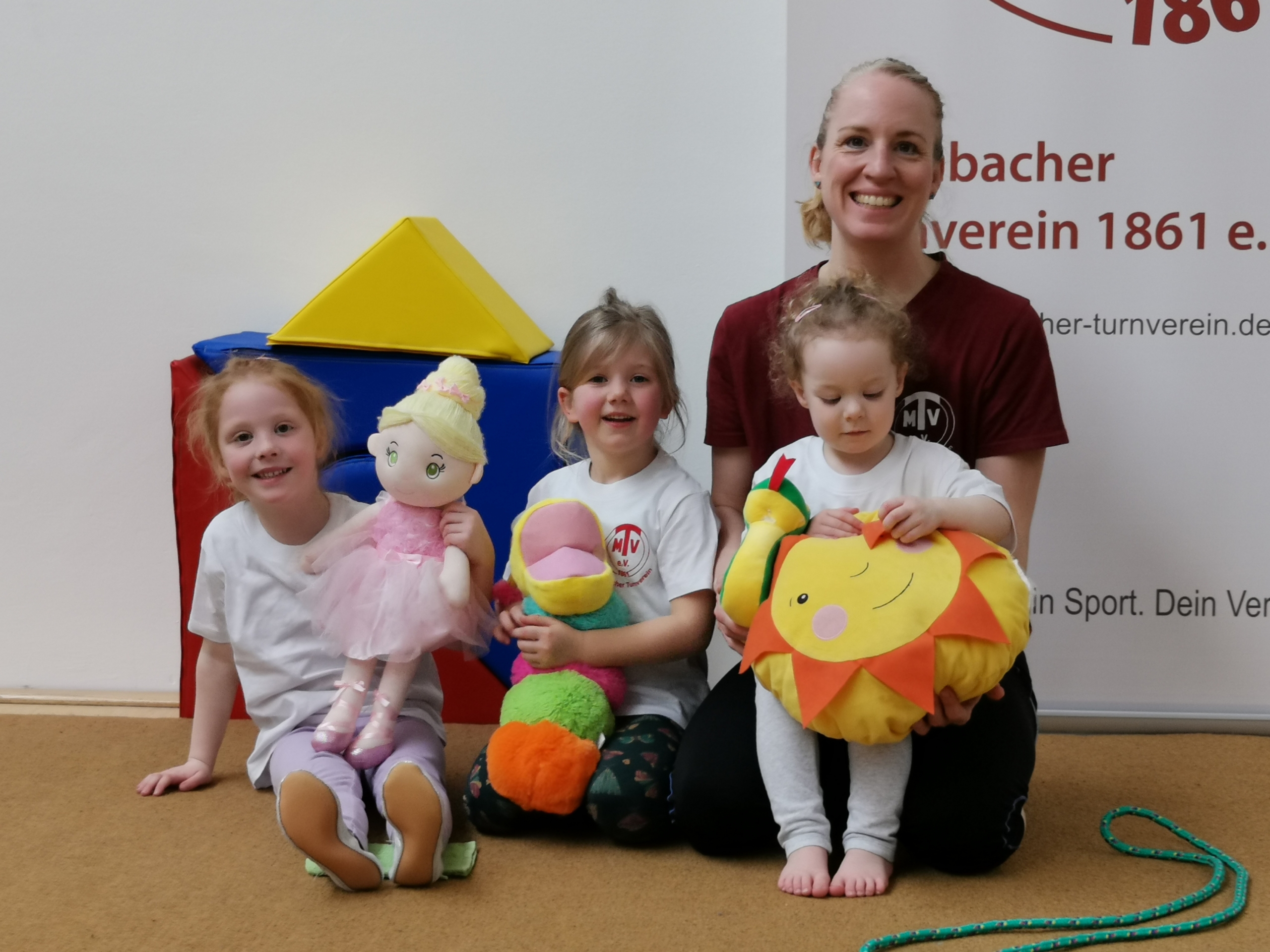 Zugeschaut und mitgemacht! Turnen für die Minis!